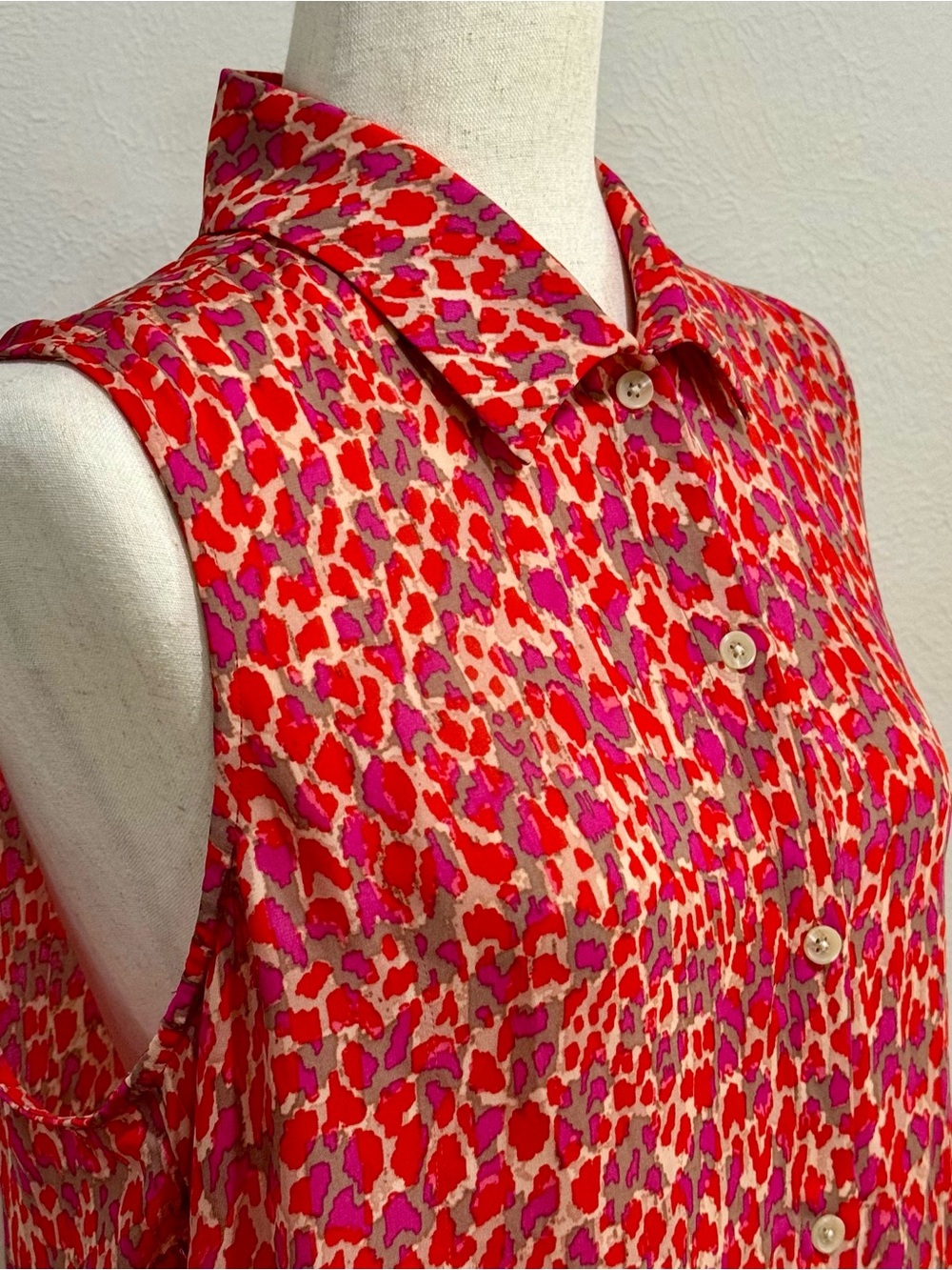 CAbi Sleeveless Collared Button-Front Hi/Lo Blouse in Red and Pink Print - Picture 2 of 10